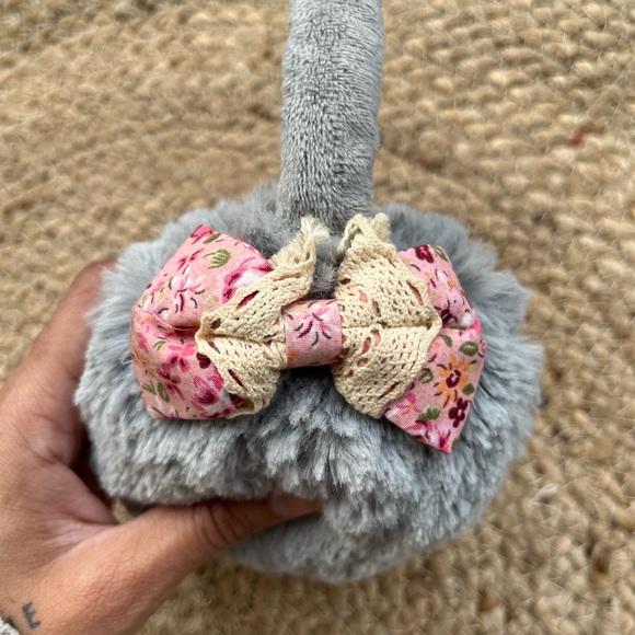 NWOT Grey Ear Muffs with Pink Lacy Bow - Picture 5 of 7